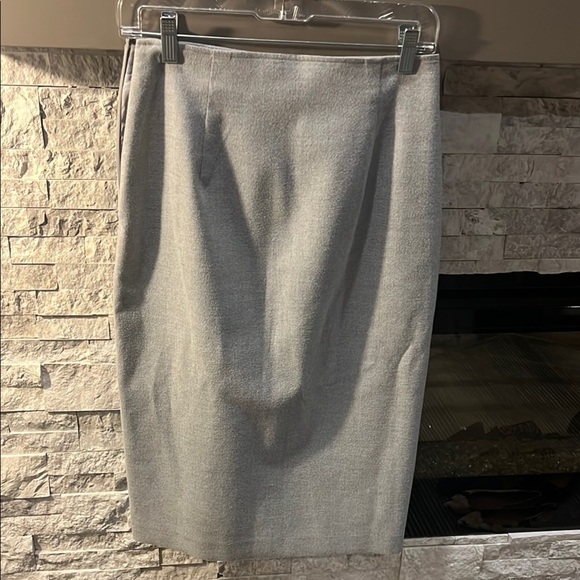 Aritzia Babaton Gray Midi Pencil Skirt with Asymmetrical Slit size 4 - Picture 10 of 12